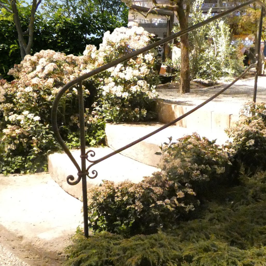 Gartentreppe mit Handlauf
