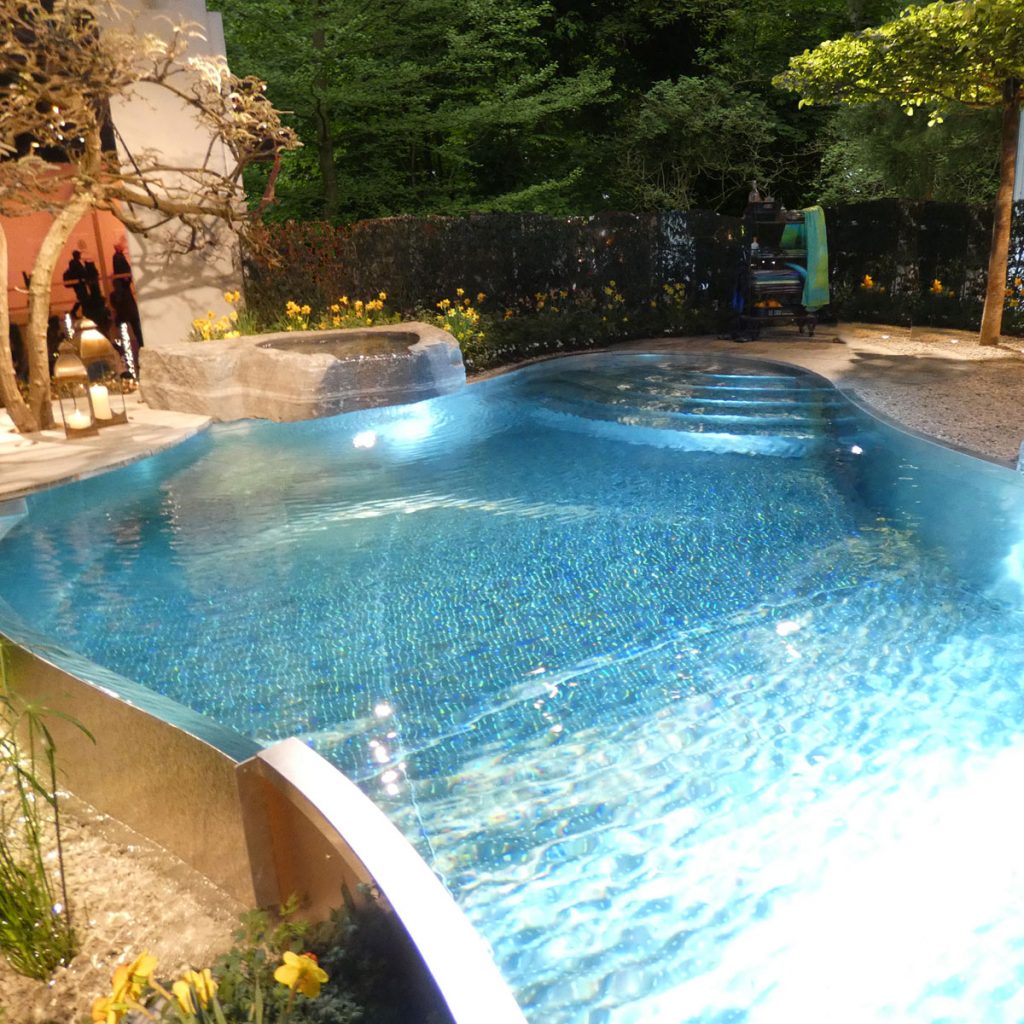 Luxus Pool im Garten