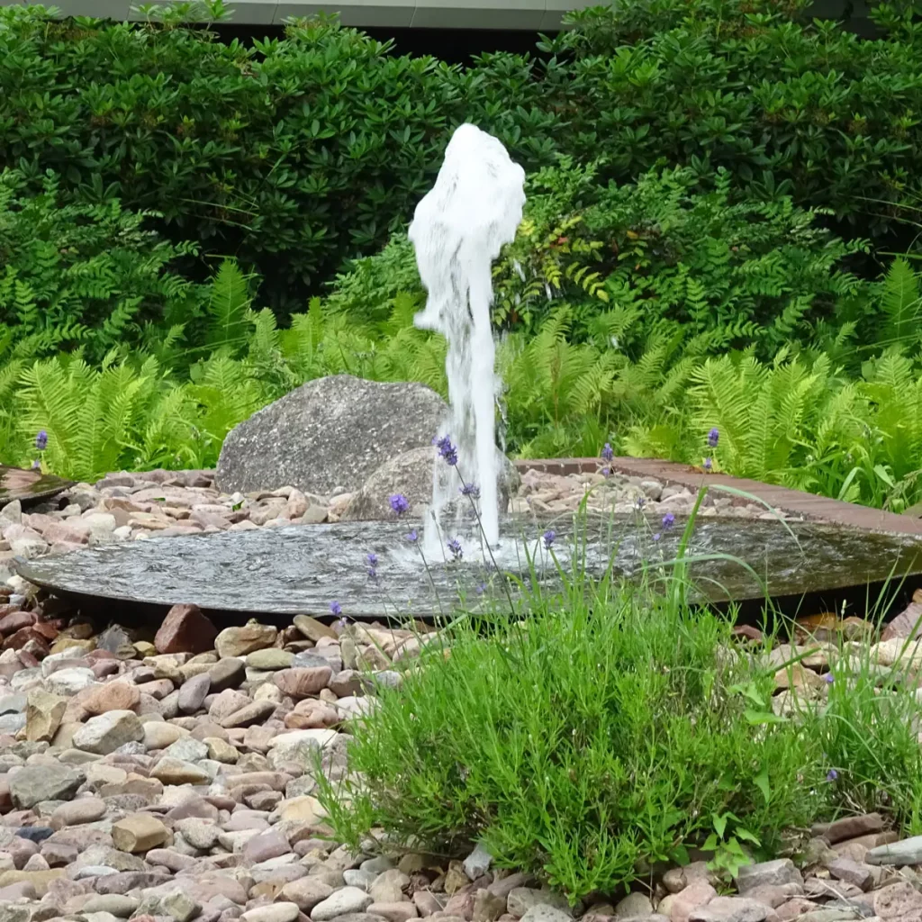 Wasser im Garten - Ideen für kleine Gärten 34